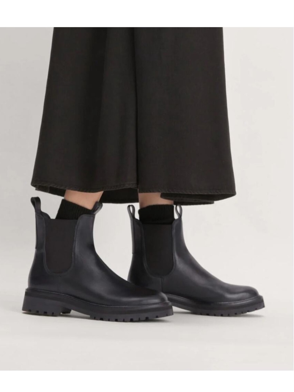 Everlane Modern Chelsea Boots Ankle Booties Classic Sleek Leather Black Size 8.5